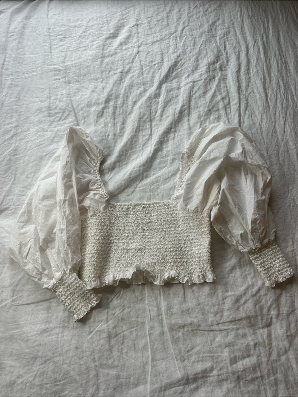 FARM Rio White Smocked Puff-Sleeve Crop Top - Picture 1 of 3